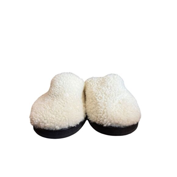 Revolve Magda Butyrm Shearling Slippers, size 39 - Picture 9 of 13